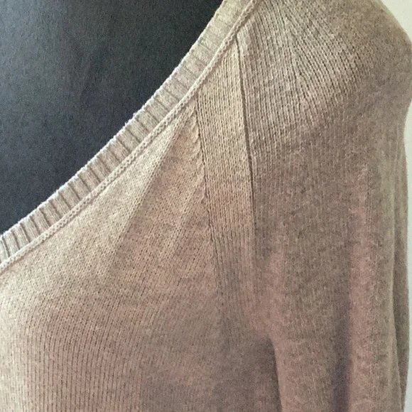 Eddie Bauer Light Taupe V-Neck Sweater - Picture 2 of 8